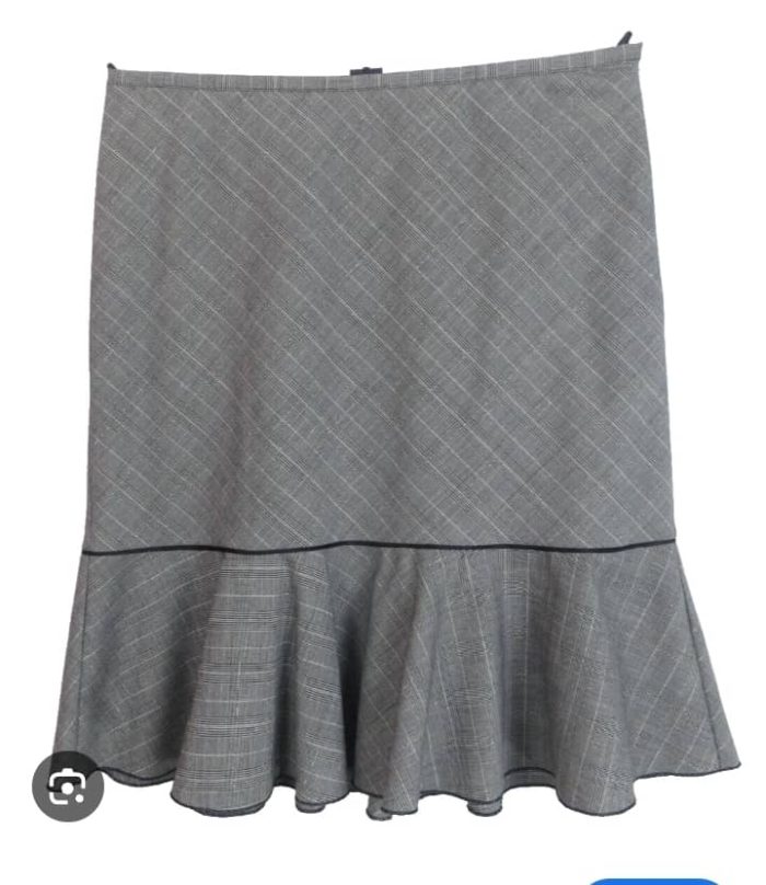 White House Black Market Skirt. US 6 - Image 2