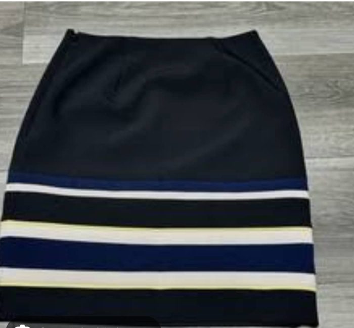 White House Black Market lined stripe skirt.  Sizes 0 to 14  - Image 4