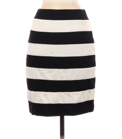 White House Black Market Skirt. US 2,4,6,10