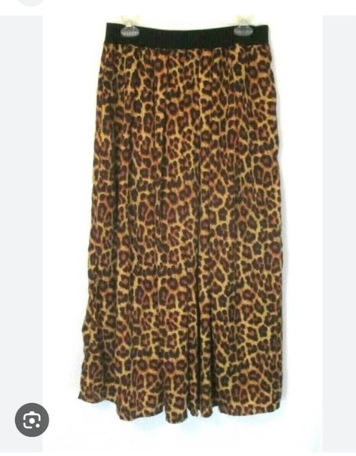 Joan Rivers Maxi Skirt. Small - Image 3