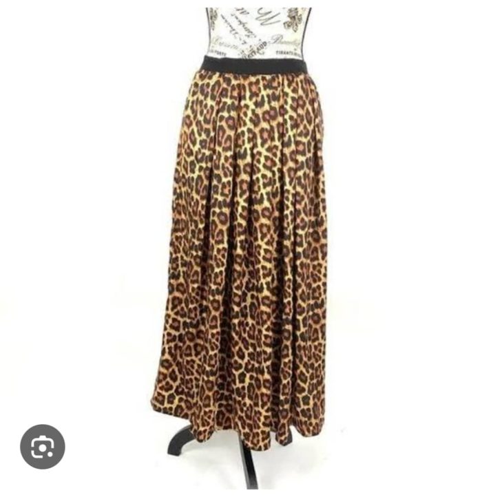 Joan Rivers Maxi Skirt. Small - Image 4