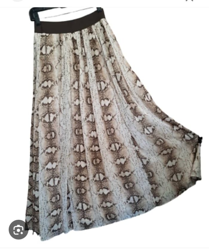 White House Black Market maxi skirt. Size. 0 - Image 2