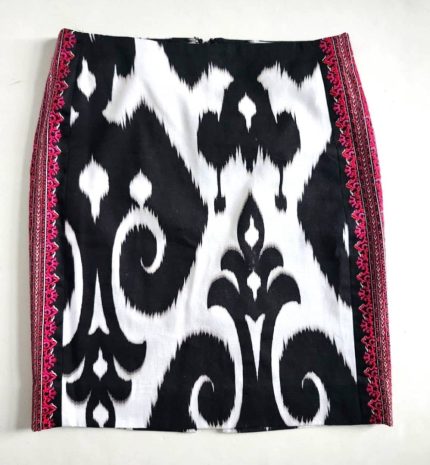 White house black market skirt. US 6, 8 Available