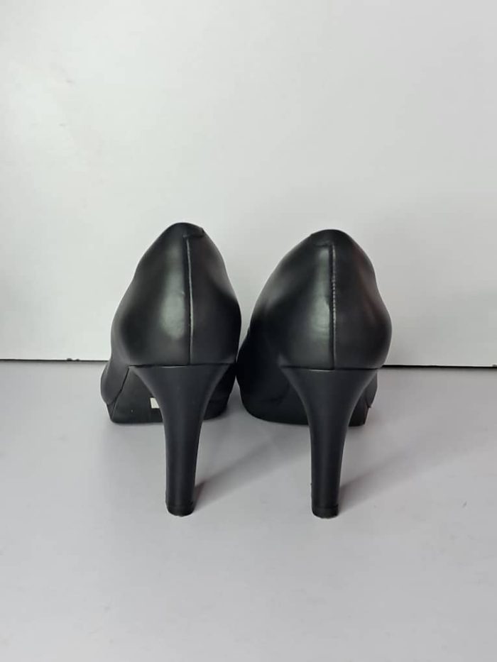 Clarks Collection Pumps. US 8.5 - Image 3