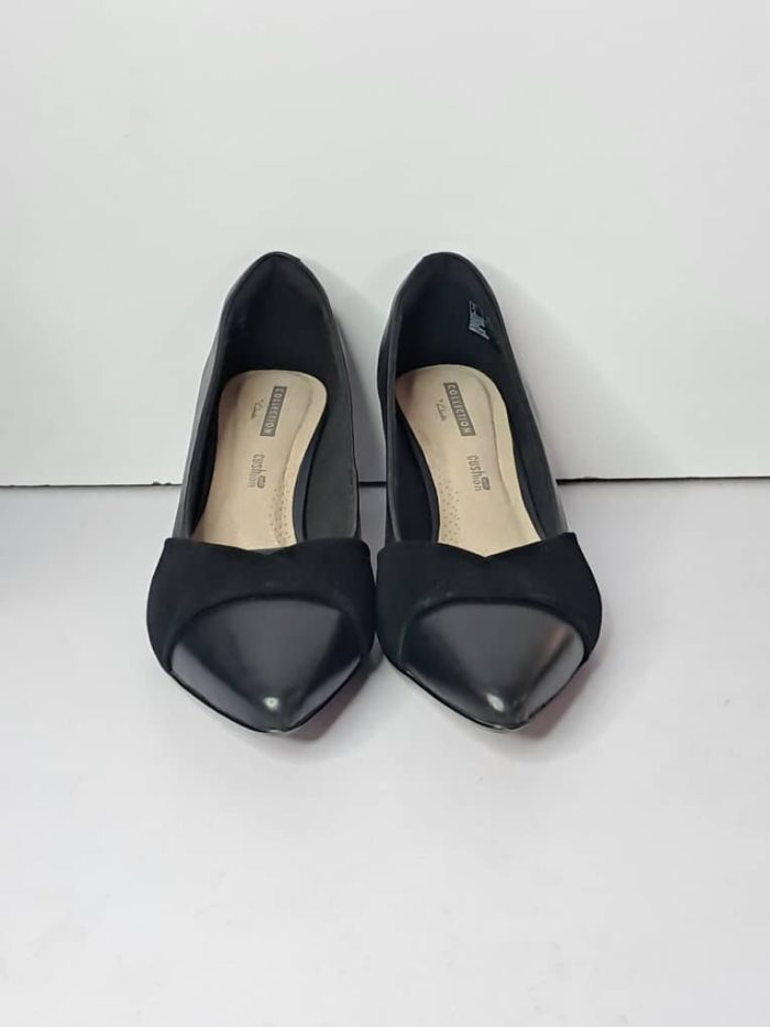 Clarks Collection Court Shoe. US 8 - Image 2