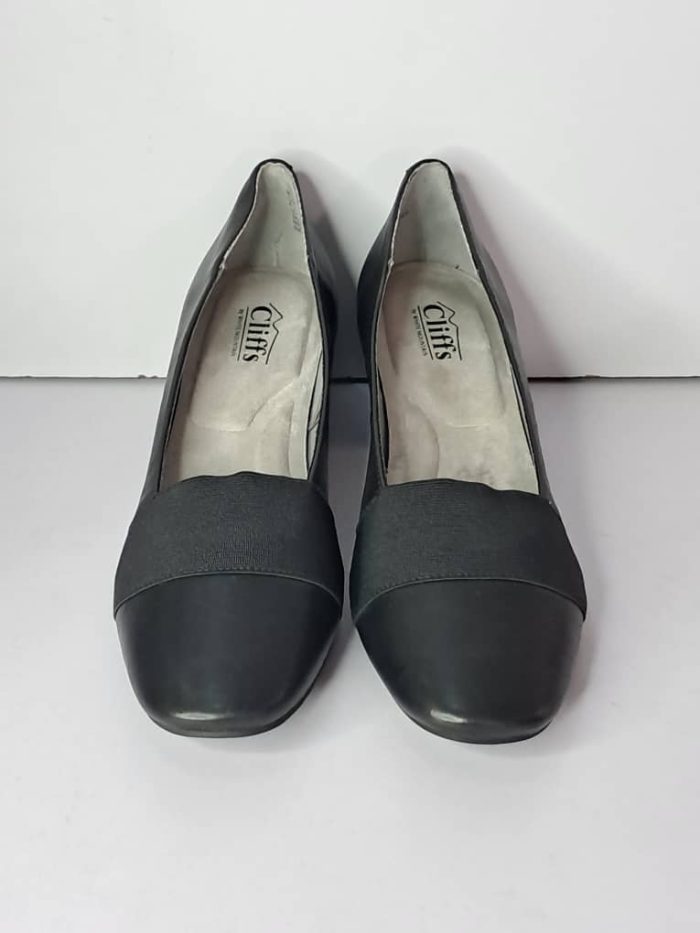 Clarks Collection Court Shoe. US 8 - Image 2