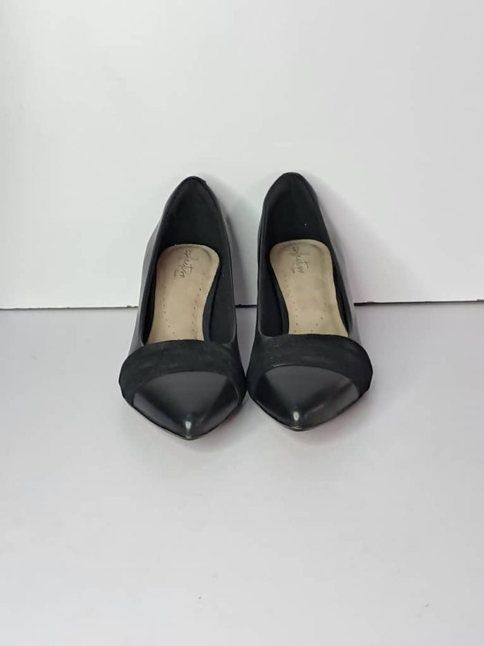 Clarks Collection Pumps. US 9.5M - Image 2