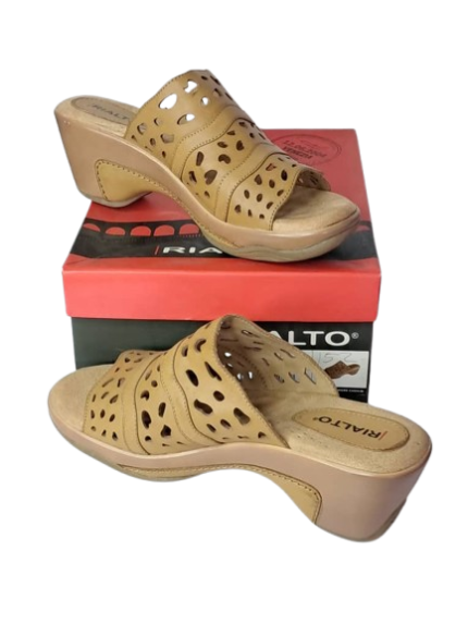 Rialto Slip-on. US 8.5M