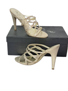 Adrianna Papell Slip-On. US 8M