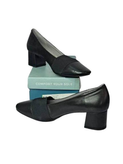 Clarks Collection Court Shoe. US 8