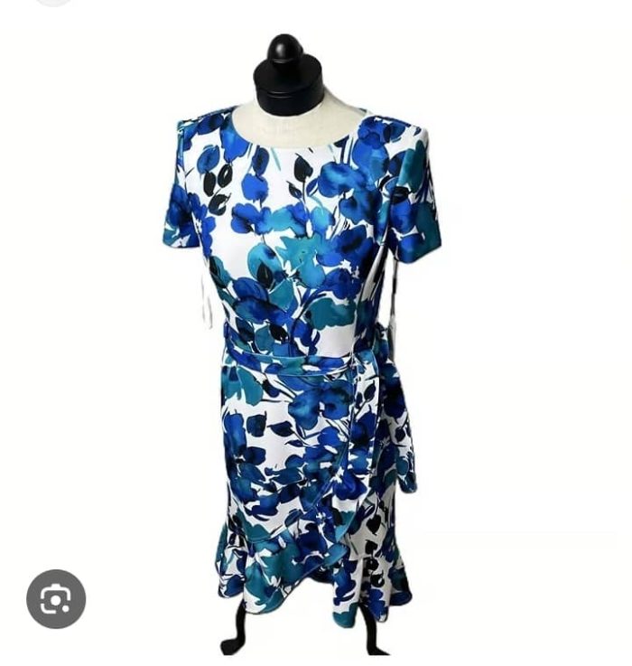Calvin Klein Floral Dress. US 6 - Image 4